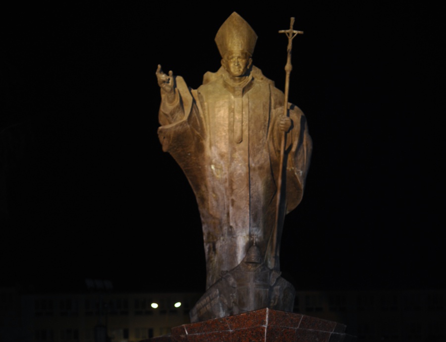 Pomnik Papieża Jana Pawła II w Policach