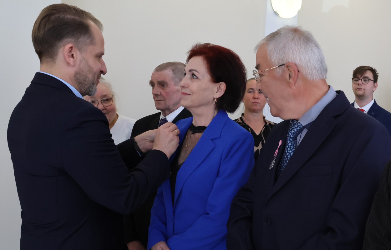 Burmistrz wręcza medale