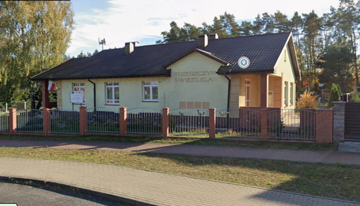 Widok na budynek Świetlicy w Trzeszczynie