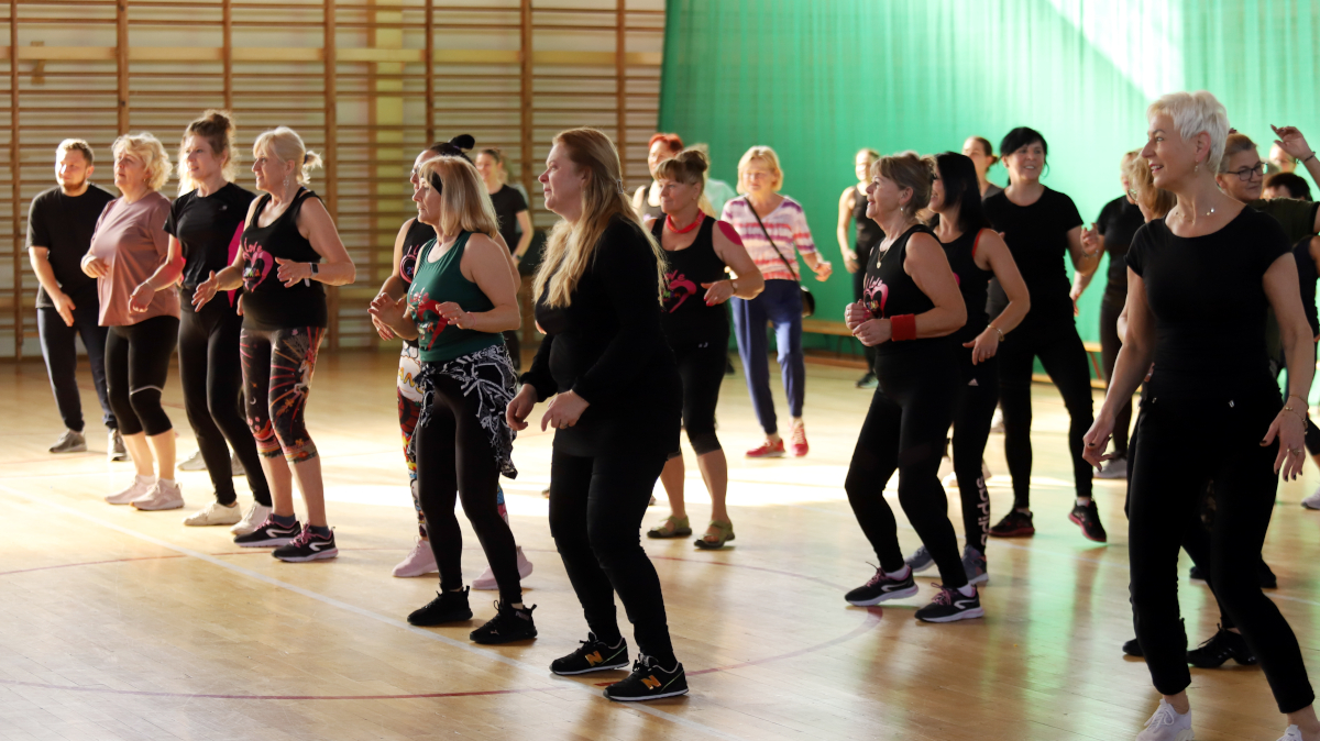Uczestniczki Polickiej Gali Ruchu podczas ćwiczeń