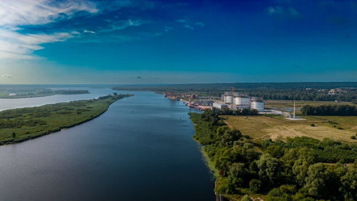 Widok na Odrę, z prawej strony Port Morski
