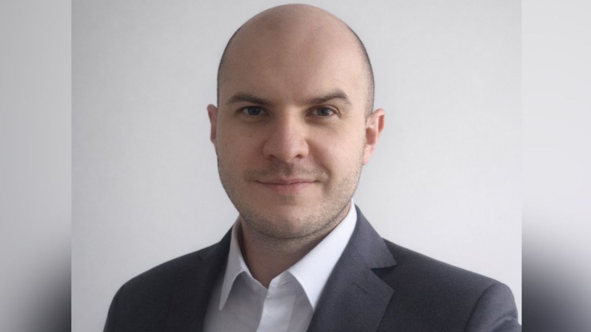 Na zdjęciu Radosław Mikołajczyk zastępca burmistrza Polic