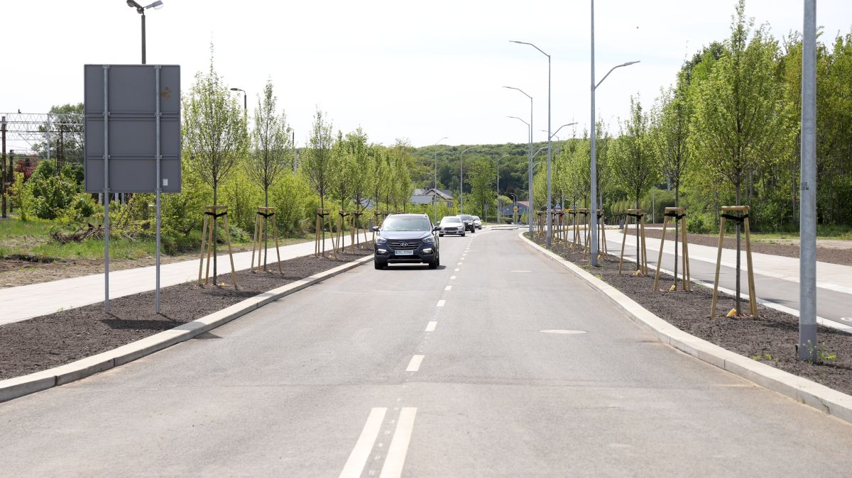 Oficjele Gminy Police na otwarciu nowej drogi