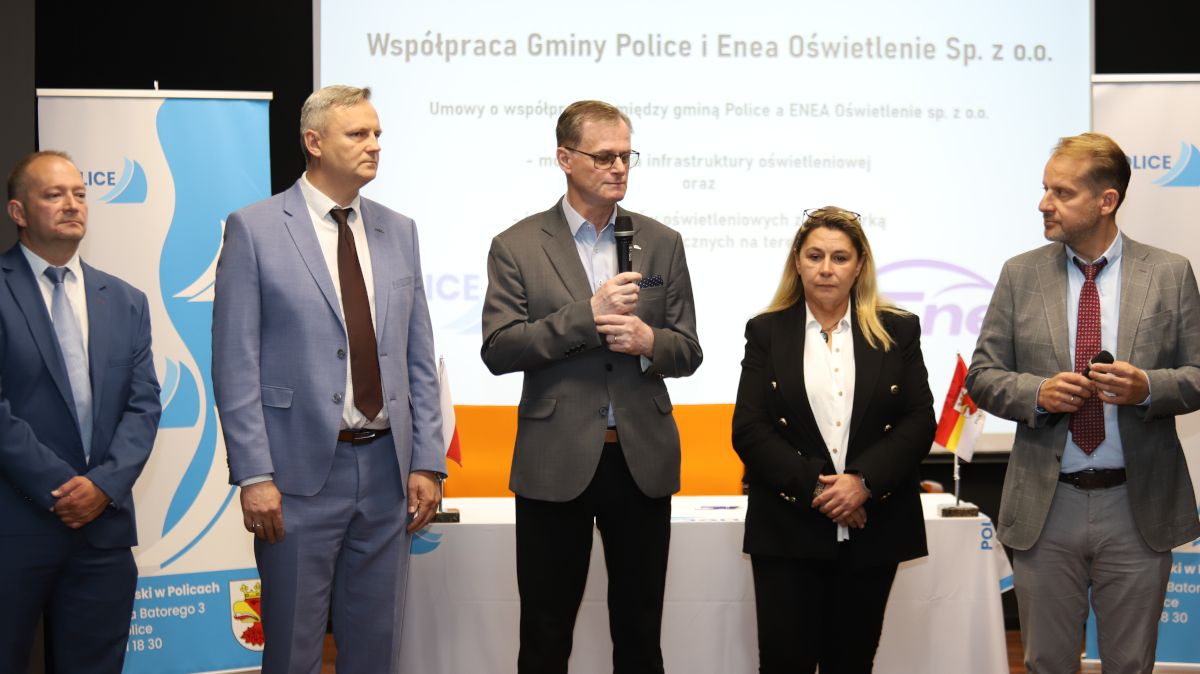 Nowoczesne oświetlenie i ładowarki dla elektryków. Police stawiają na energooszczędność