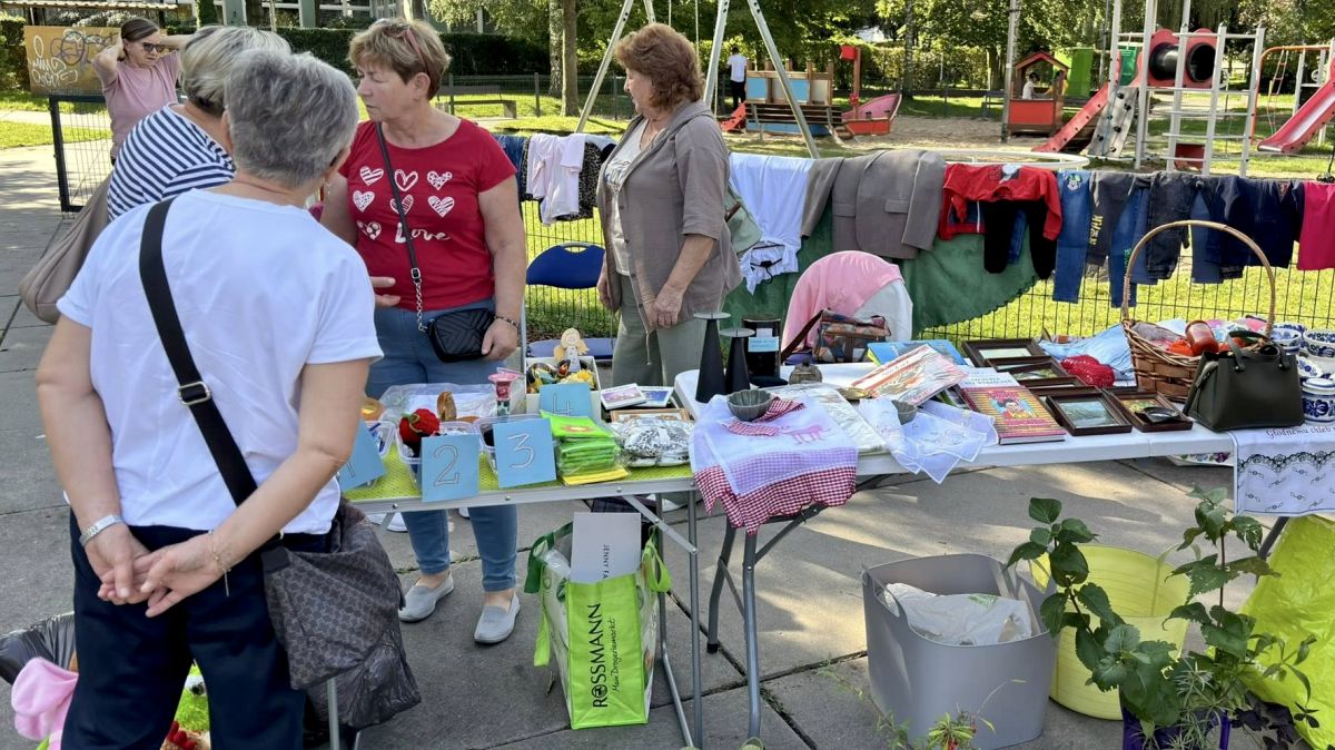 Pchli Targ w Policach