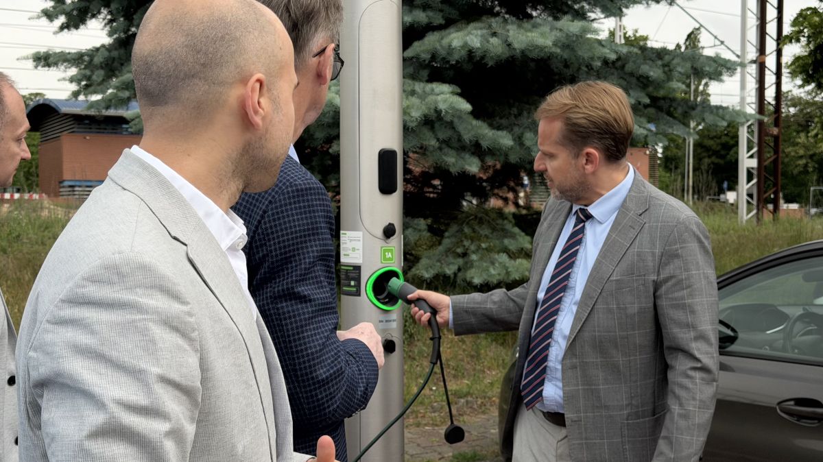 Pod Urzędem Miejskim w Policach zamontowano ładowarkę aut elektrycznych