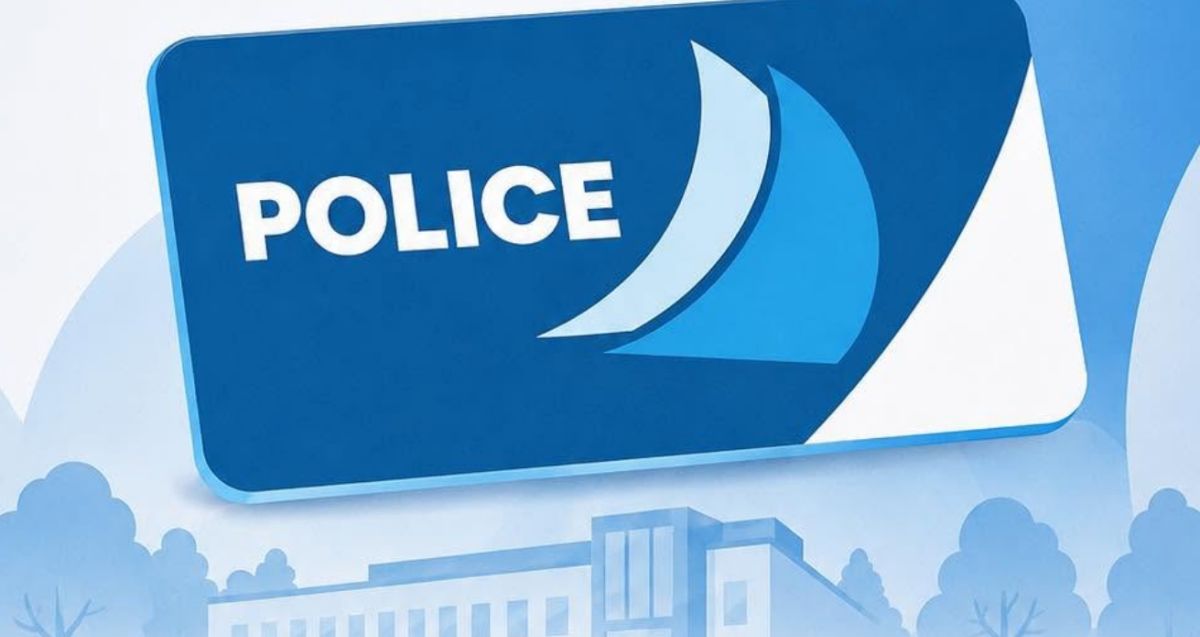 Grafika z napisem Police na dole widoczna część budynku