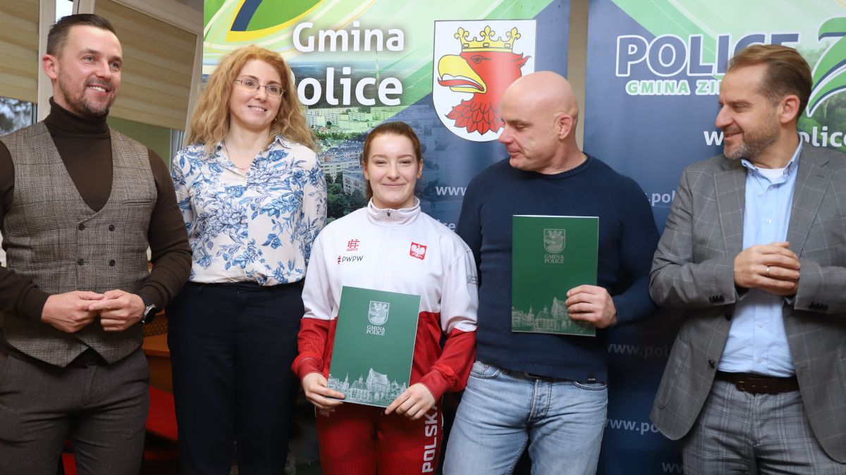 Multimedalistka w grapplingu i jej trener docenieni