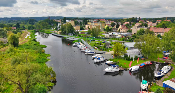 Widok z lotu ptaka na Łarpię i Police