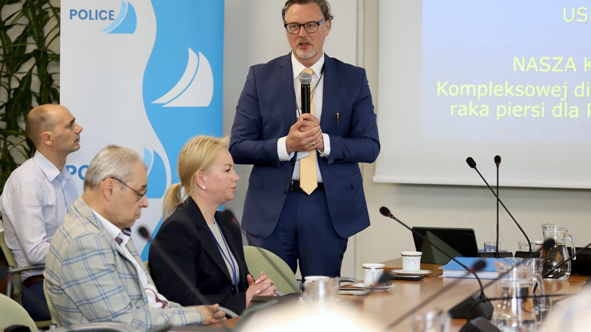 Podczas sesji Rady Miejskiej przemawiał dyrektor Szpitala dr Konrad Jarosz