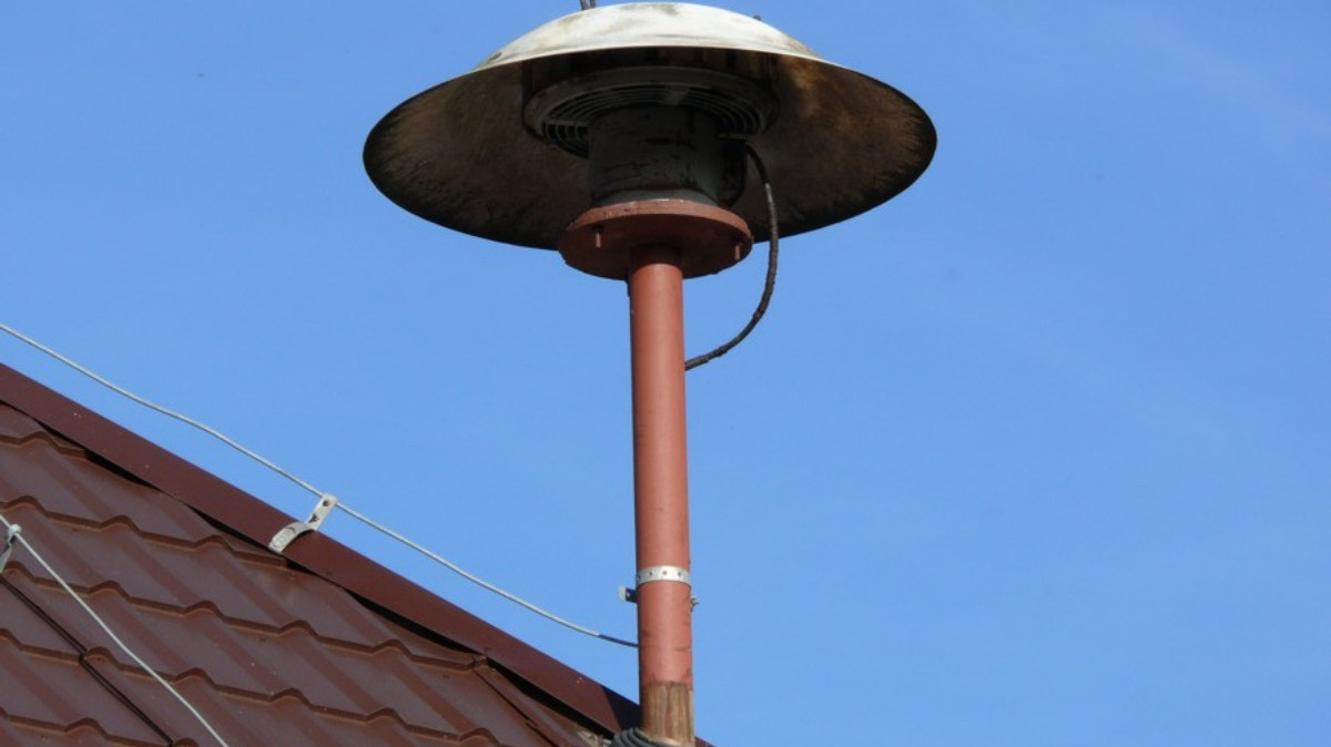syrena alarmowa na dachu