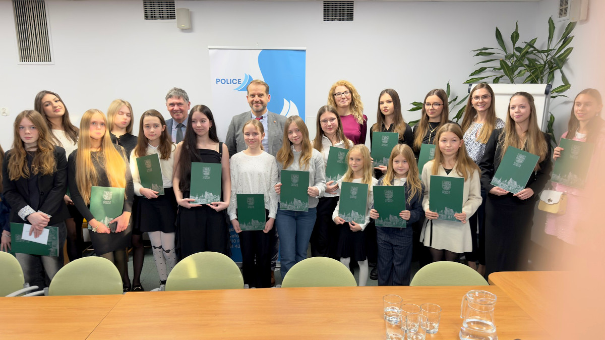 19 osób otrzymało stypendia Burmistrza Polic
