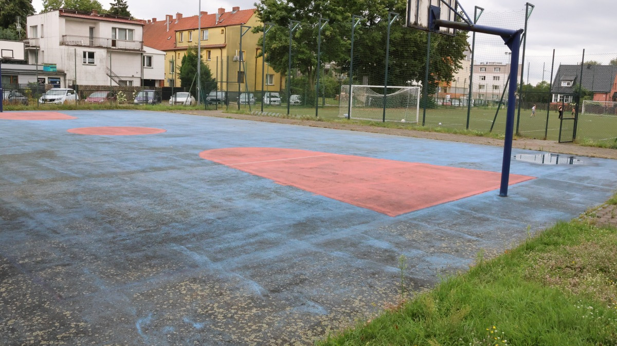Widok na boisko do koszykówki