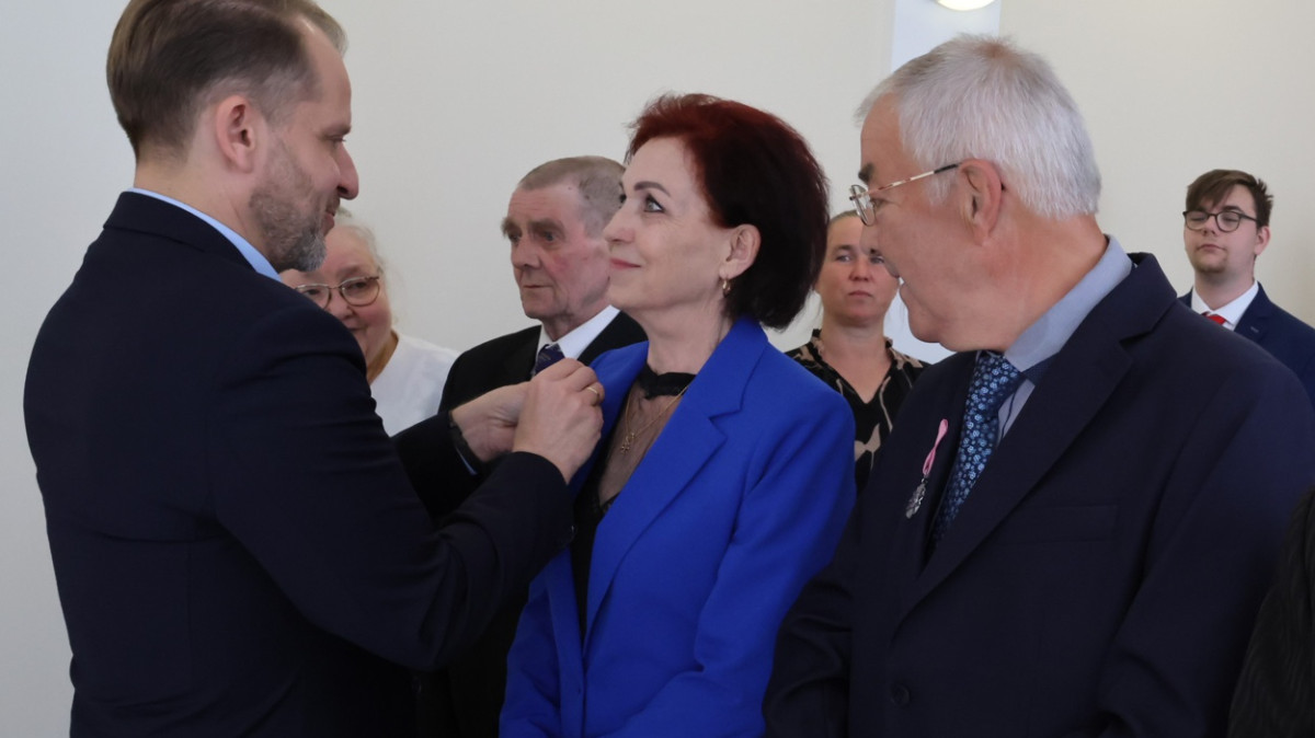 Burmistrz wręcza medale